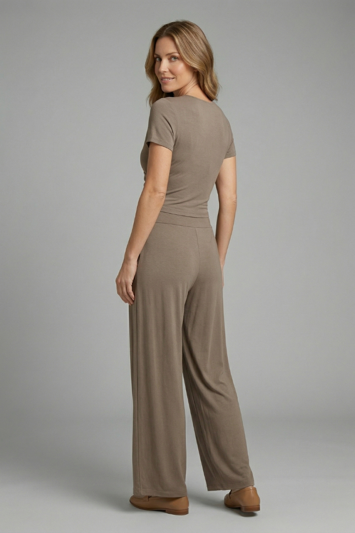 Women’s Jumpsuit with V-Neck and Wide Legs