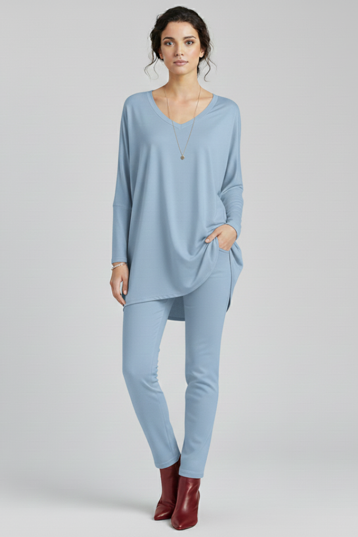 Women’s Oversized V-Neck Shirt with Long Sleeves and Relaxed Fit