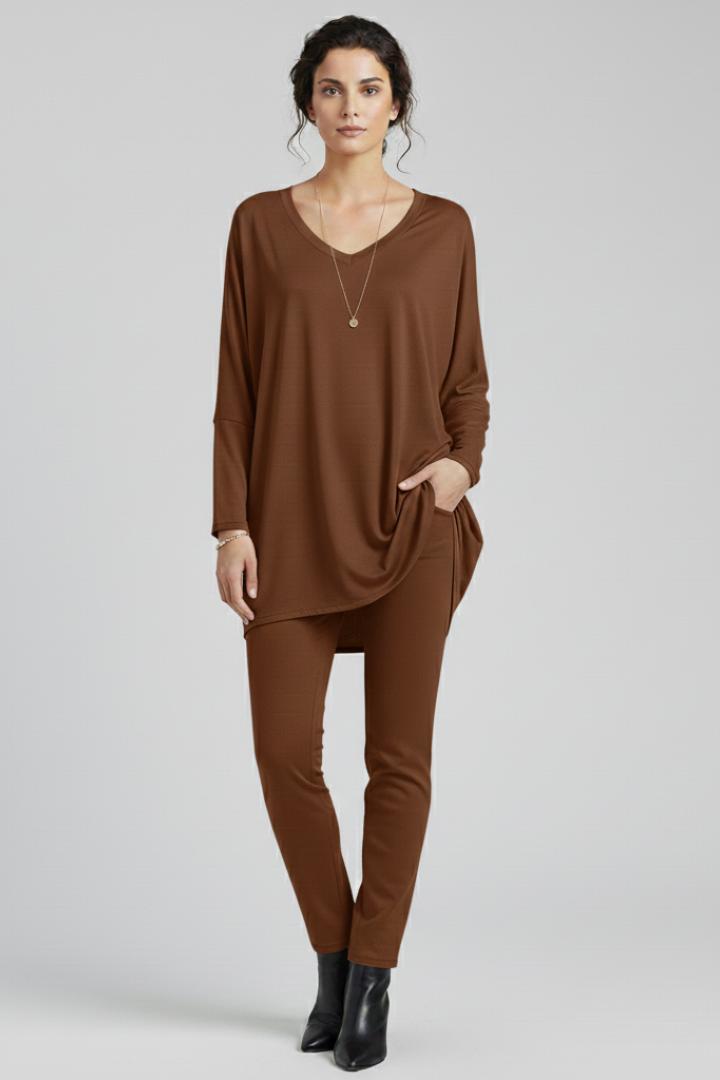 Women’s Oversized V-Neck Shirt with Long Sleeves and Relaxed Fit