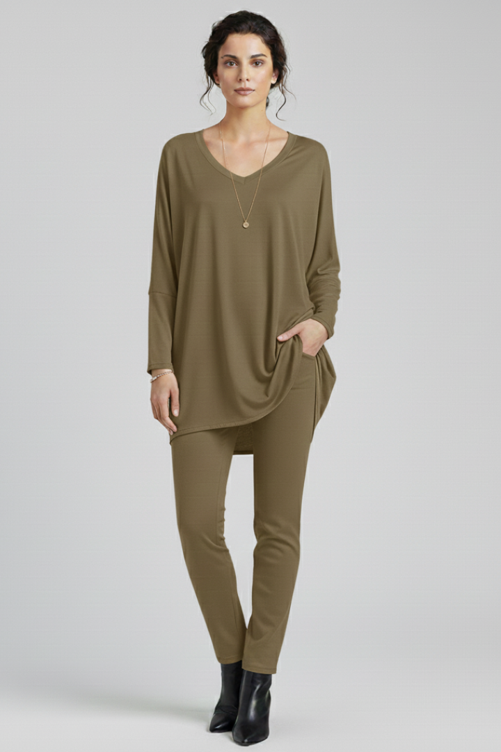 Women’s Oversized V-Neck Shirt with Long Sleeves and Relaxed Fit