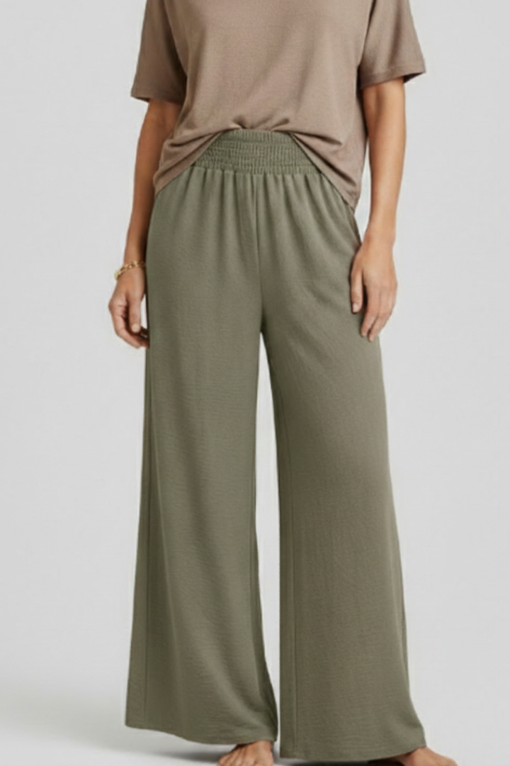 Women’s Trousers with Elastic Waist and Wide Legs