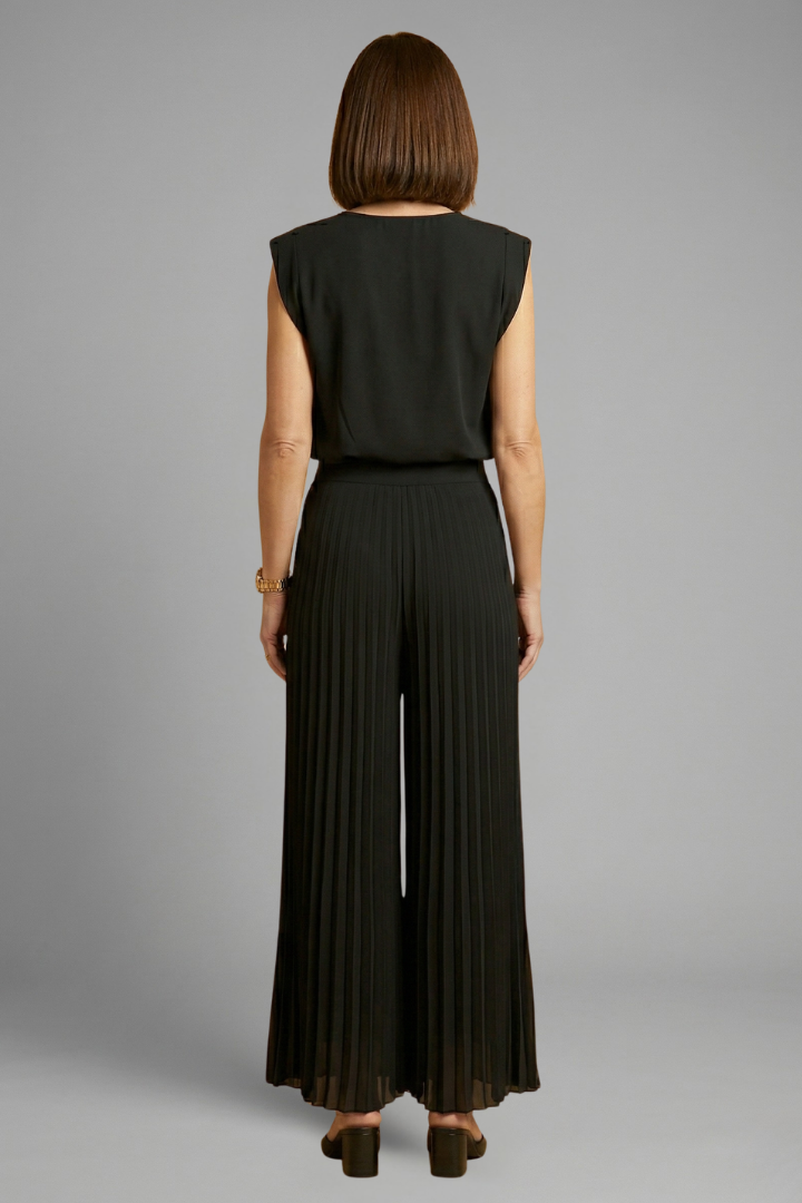 Women’s Two Piece Set with Pleated Trousers and Flowing Top
