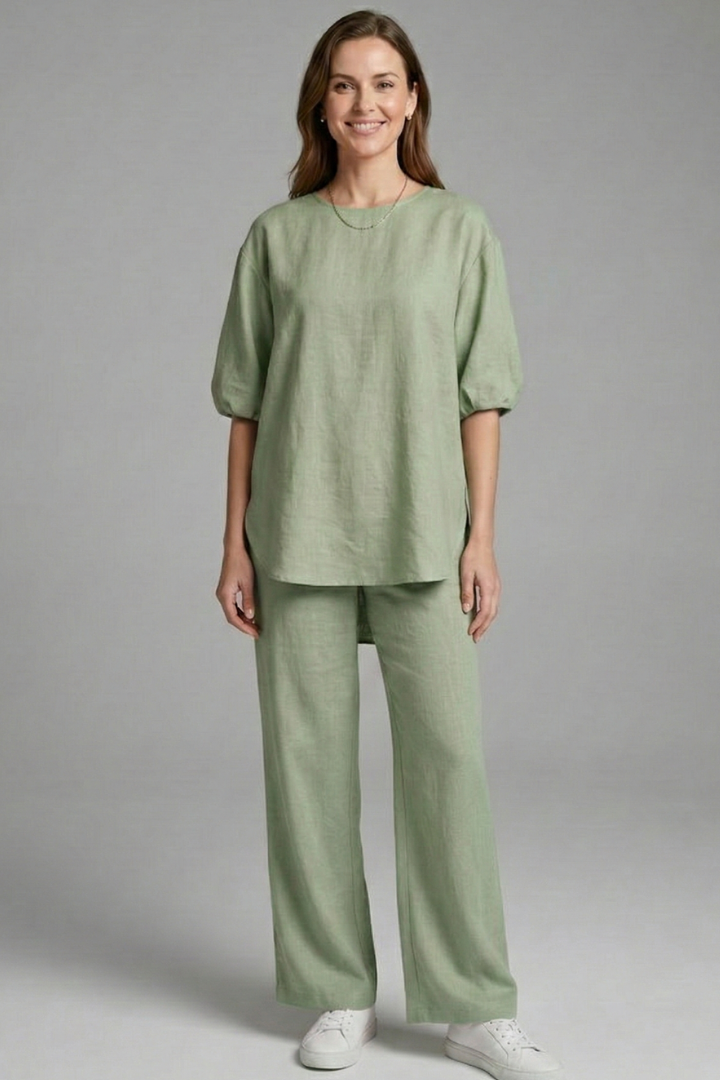 Women’s Two Piece Set with Round Neck and Wide Legs